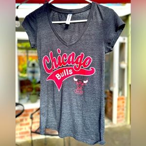 Chicago Bulls - Women’s Gray V-neck Tee
